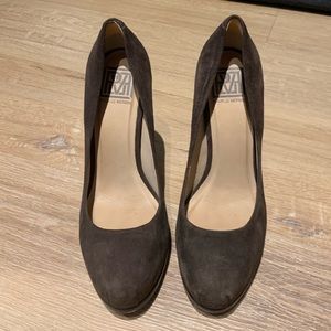 Pour la victoire, suede brown platform pump size 8